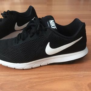 Nike Flex Experience RN 6 Women’s run sneaker 8W